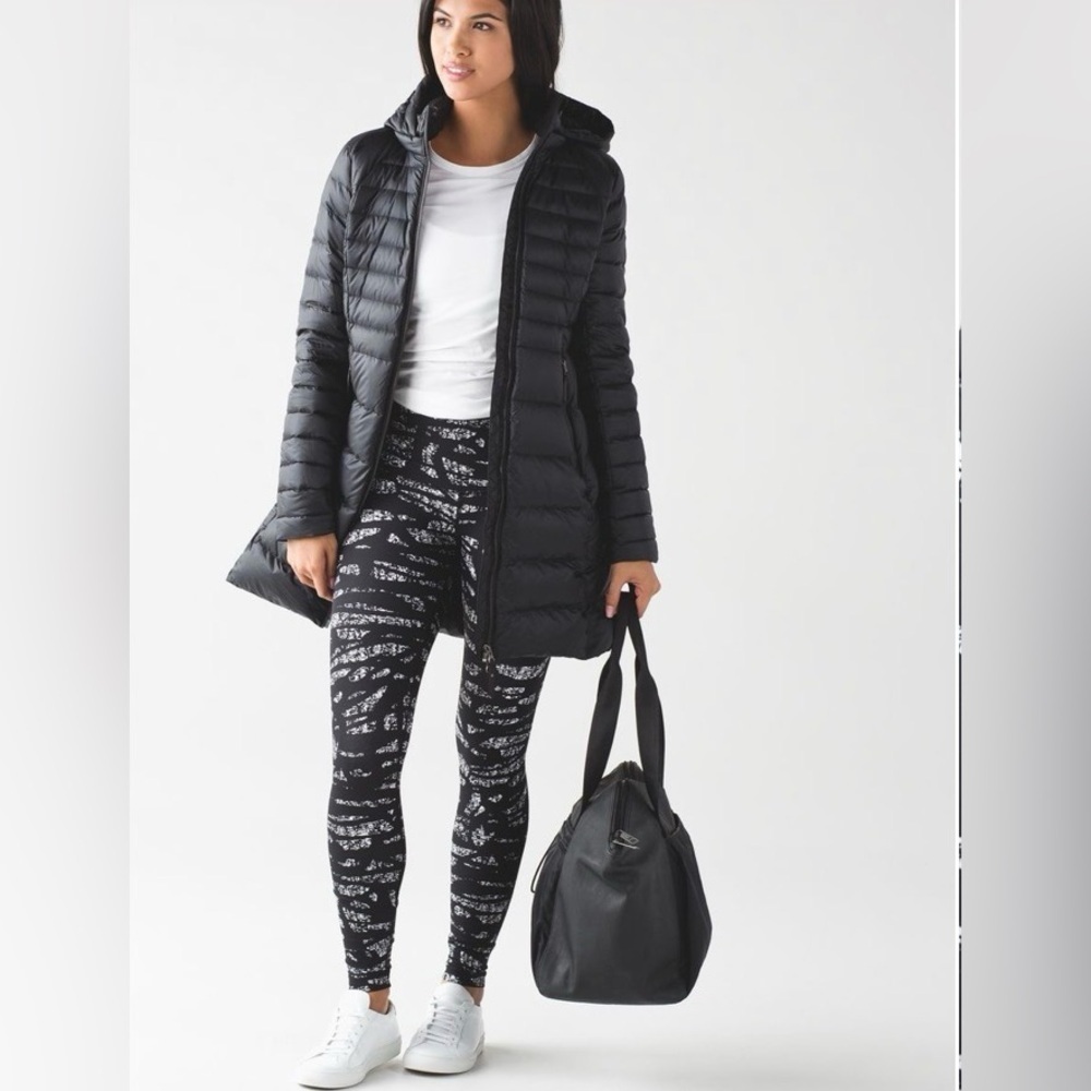 Lululemon Wunder Under Pant (Hi-Rise)
Graf Black White